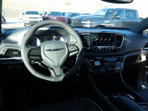 New 2026 Chrysler Pacifica Limited w/ Uconnect Theater Family Group image 2