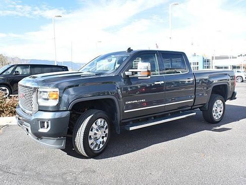 Used 2017 GMC Sierra 2500 Denali w/ Duramax Plus Package image 3