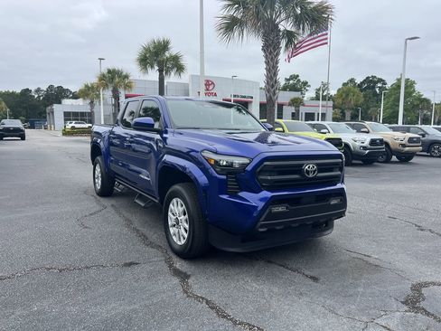 Used 2025 Toyota Tacoma SR5 AWD/4WD image 2