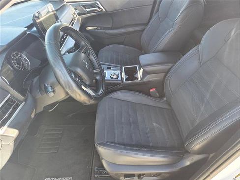 Used 2024 Mitsubishi Outlander SE image 15