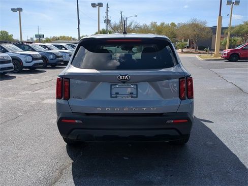 Used 2021 Kia Sorento LX image 7