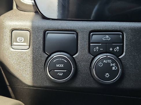 Used 2025 Chevrolet Silverado 1500 LT image 23