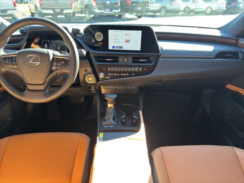 Used 2024 Lexus ES 300h Premium image 9