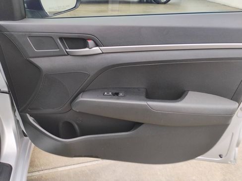 Used 2018 Hyundai Elantra SE FWD image 35