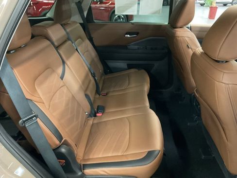 Used 2024 Nissan Pathfinder Platinum w/ Cargo Package image 20