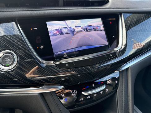 Used 2025 Cadillac XT6 Premium Luxury image 32