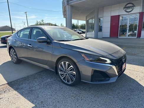 New 2025 Nissan Altima 2.5 SL image 2