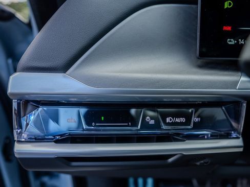 Used 2023 BMW i7 xDrive60 w/ Executive Package 2 image 8