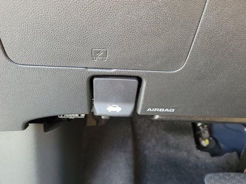 Used 2023 Buick Encore GX Essence w/ Experience Buick Package FWD image 14