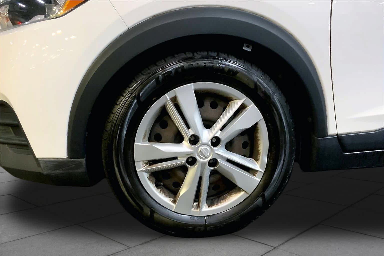 Used 2020 Nissan Kicks S FWD image 11