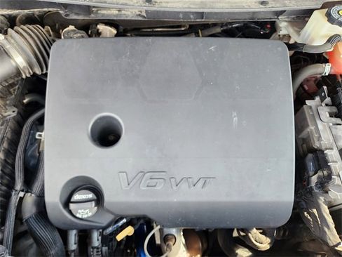 Used 2020 Chevrolet Traverse LT image 29