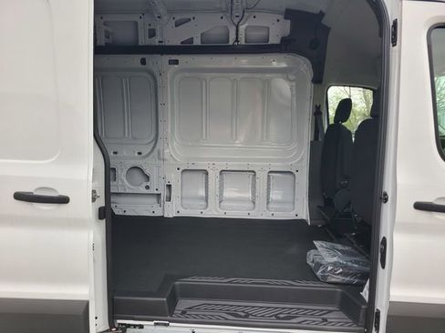 New 2023 Ford E-Transit 148 High Roof Extended image 17