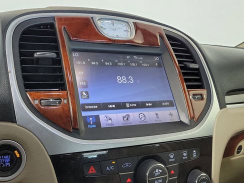 Used 2011 Chrysler 300 Limited RWD image 18