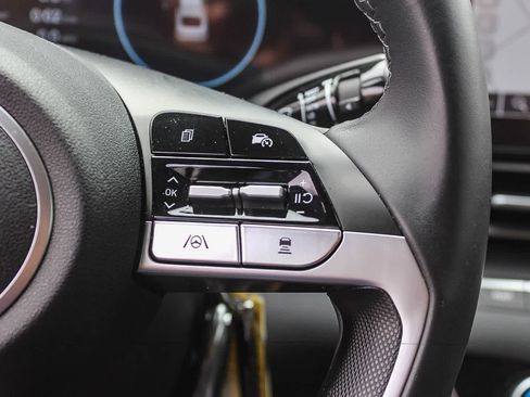 Certified 2025 Hyundai Elantra SEL FWD image 32