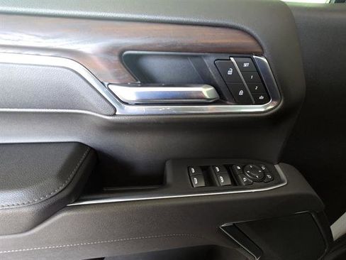 Used 2026 GMC Sierra 1500 SLT AWD/4WD image 17