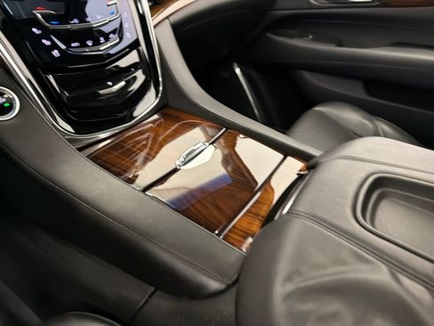 Used 2015 Cadillac Escalade Luxury AWD/4WD image 39