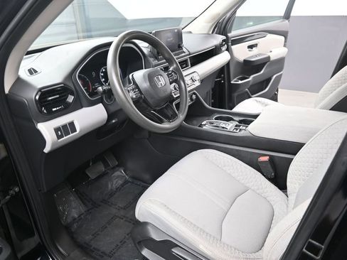 Used 2023 Honda Pilot LX image 10