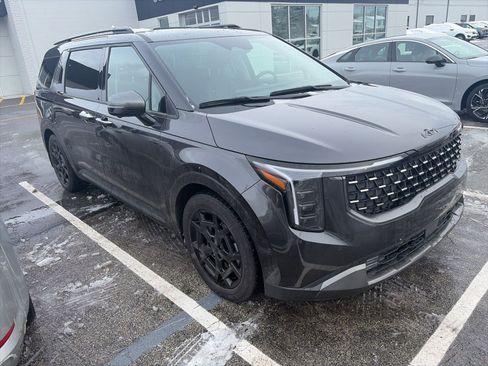 Used 2025 Kia Carnival SX Prestige image 1