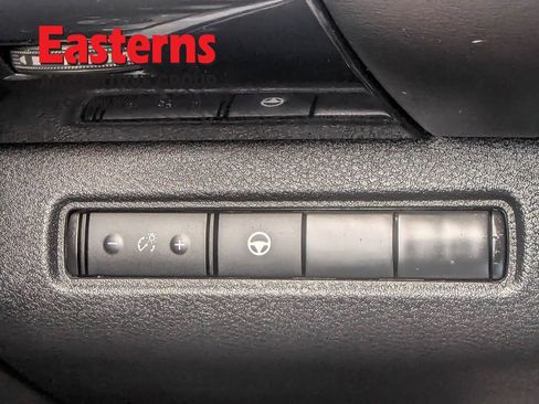 Used 2022 Nissan Pathfinder SV image 35