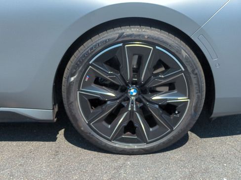 Used 2023 BMW 760i xDrive AWD/4WD image 12