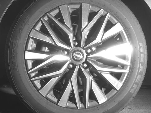 Used 2025 Nissan Altima 2.5 SV FWD image 12