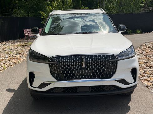 New 2026 Lincoln Aviator AWD image 8