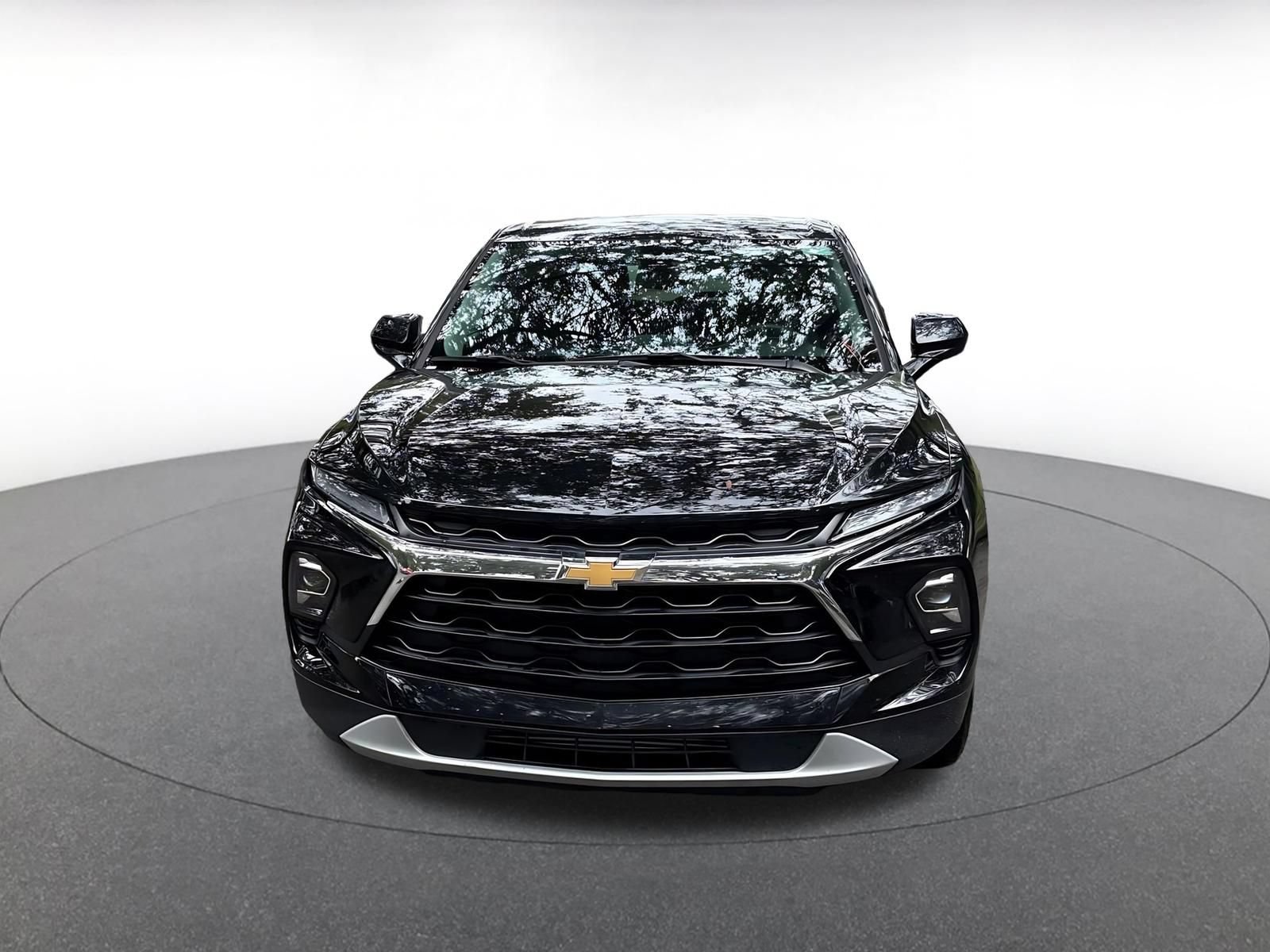 Used 2026 Chevrolet Blazer LT FWD image 2