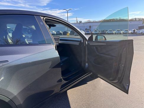 Used 2024 Tesla Model Y Long Range image 24