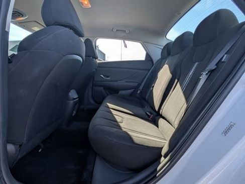 Used 2024 Hyundai Elantra SEL image 4