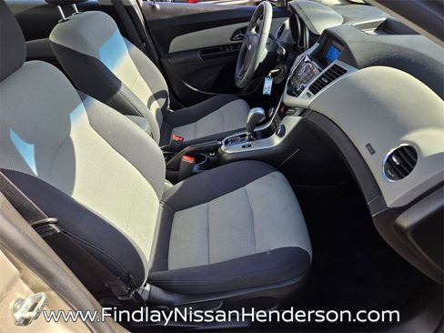 Used 2014 Chevrolet Cruze LS image 15