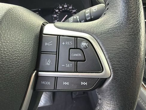 Used 2024 Toyota Sienna XLE image 25