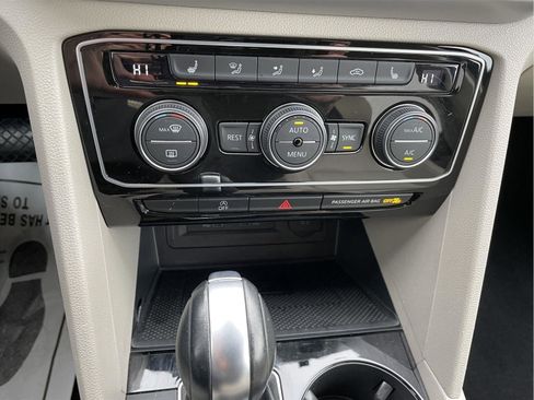 Used 2023 Volkswagen Atlas SE w/ Black Wheel Package image 32