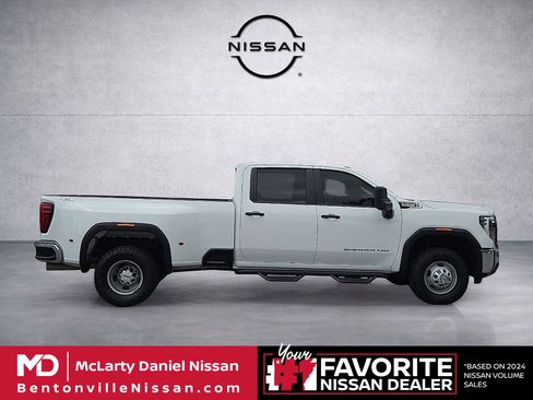 Used 2024 GMC Sierra 3500 Pro AWD/4WD image 6