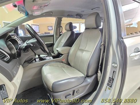 Used 2017 Kia Sedona LX w/ LX Essentials Premium Package FWD image 15