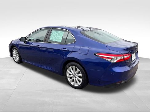 Used 2018 Toyota Camry LE image 5