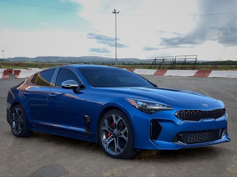 Used 2019 Kia Stinger GT RWD image 2