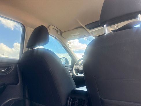 Certified 2024 Nissan Rogue SV FWD image 28
