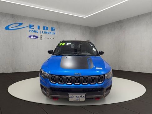 Used 2024 Jeep Compass Trailhawk w/ Trailhawk Convenience Group image 6