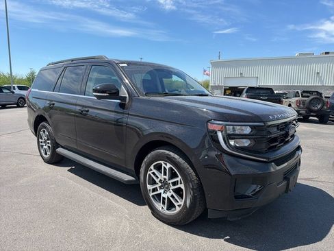 Used 2025 Ford Expedition Active image 2