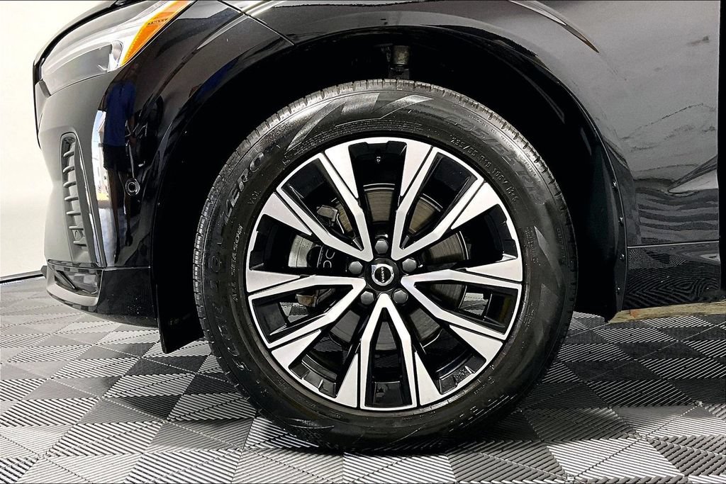 Used 2024 Volvo XC60 B5 Plus w/ Protection Package Premier AWD/4WD image 8