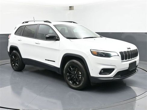 Used 2023 Jeep Cherokee Altitude Lux image 2