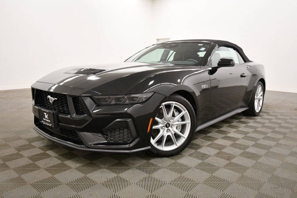 Used 2025 Ford Mustang GT Premium RWD image 2
