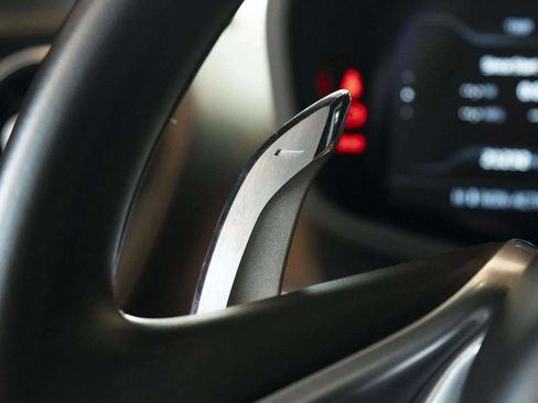Used 2022 McLaren GT RWD image 23