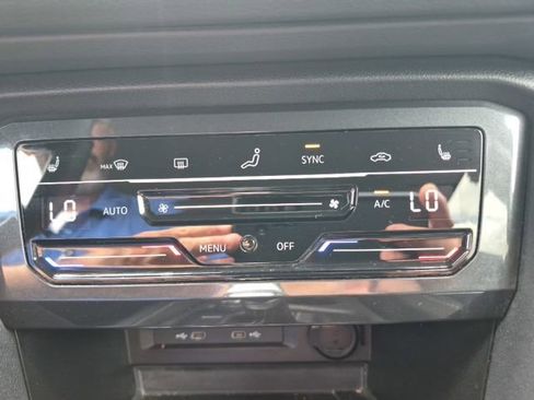 Used 2024 Volkswagen Tiguan SE AWD/4WD image 23