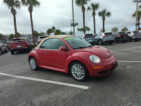 Used 2008 Volkswagen Beetle SE image 2