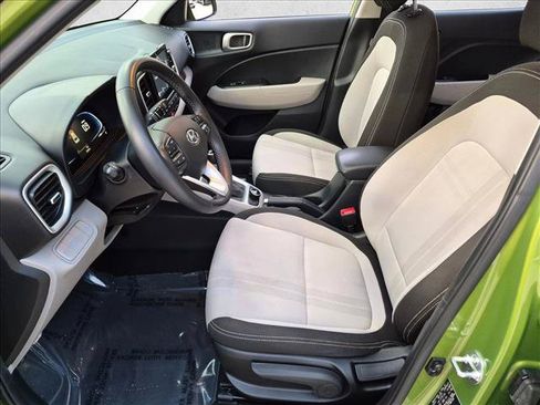 Used 2024 Hyundai Venue SEL FWD image 15