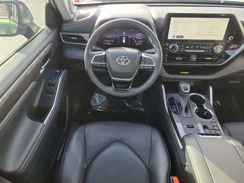 Used 2023 Toyota Highlander Limited image 14