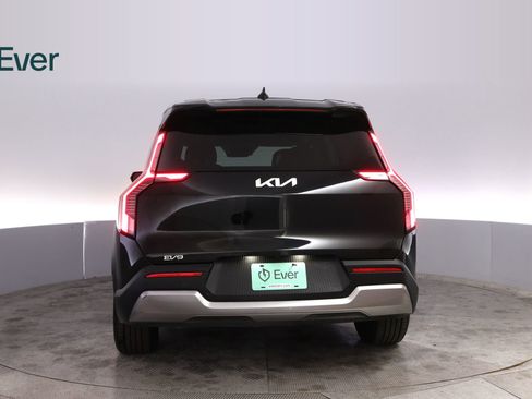 Used 2024 Kia EV9 Light Long Range RWD image 15