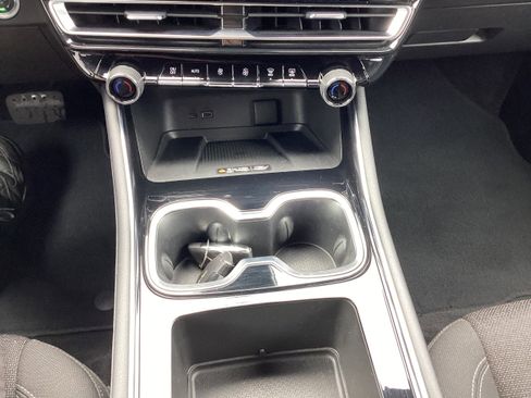 Used 2025 Chevrolet Traverse LT image 21