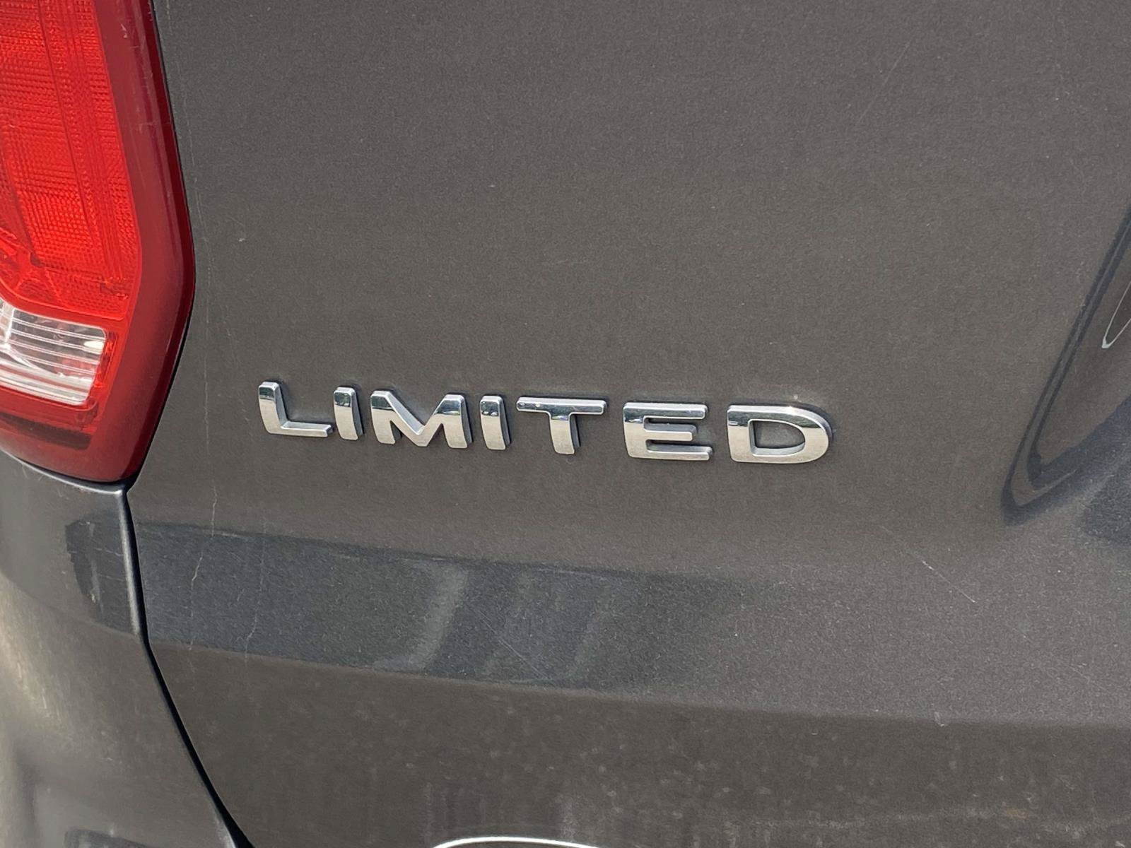 Used 2018 Ford Explorer Limited FWD image 11